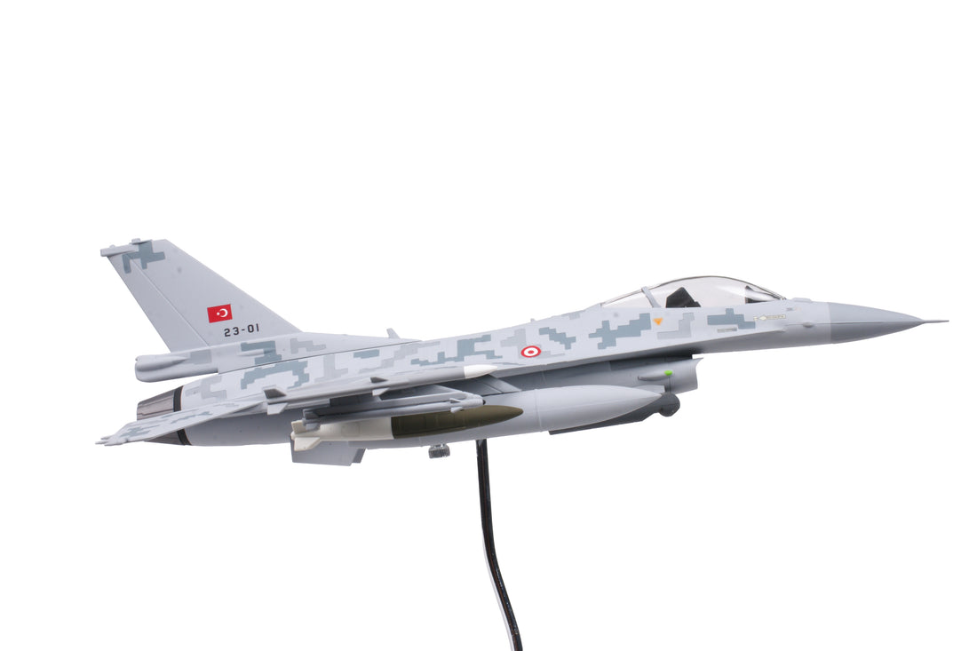 1/48 F-16C ÖZGÜR PROJESİ (TÜRK HAVA KUVVETLERİ)