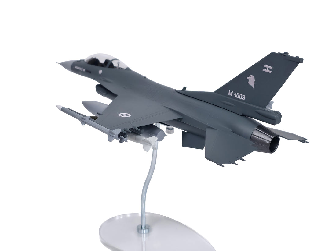 1/48 F-16C (ARJANTİN HAVA KUVVETLERİ)